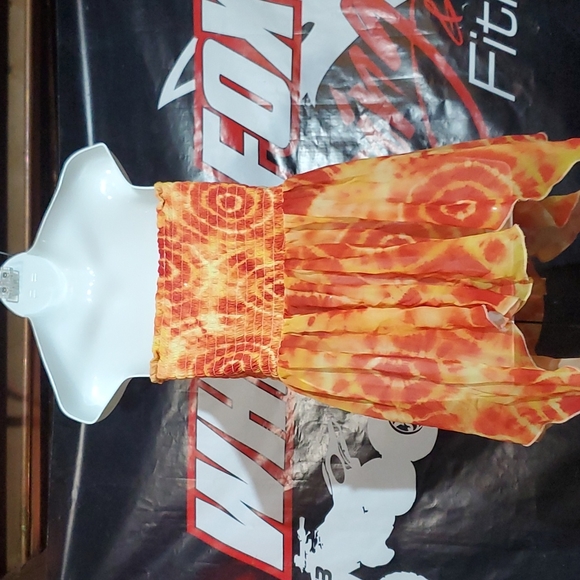 Tie-dye tub top flowing in tummy area - Picture 2 of 3